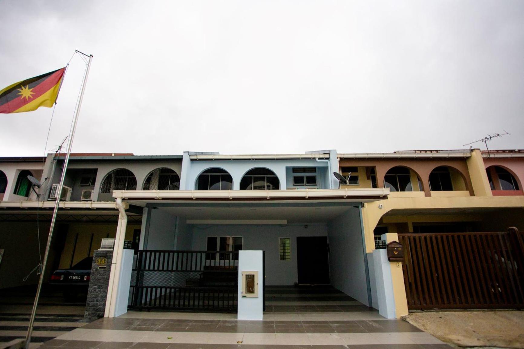 Hom2Rex Kuching Homestay Taman Timberland Esterno foto